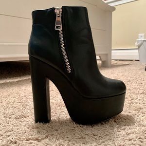 🖤⛓Faux Black SideZip Platform Bootie ⛓🖤